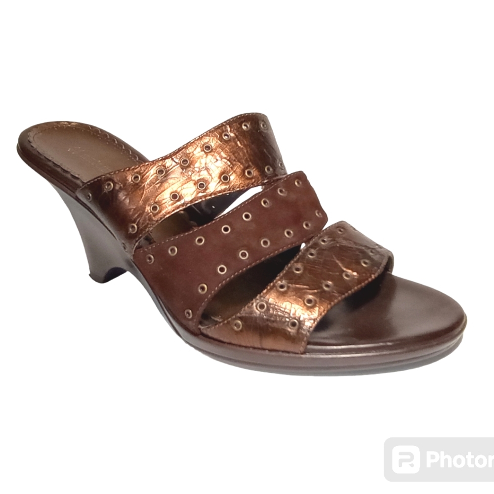 Naturalizer Mockery Bronce Slip On Leather Studded Women's Sandals Size 6